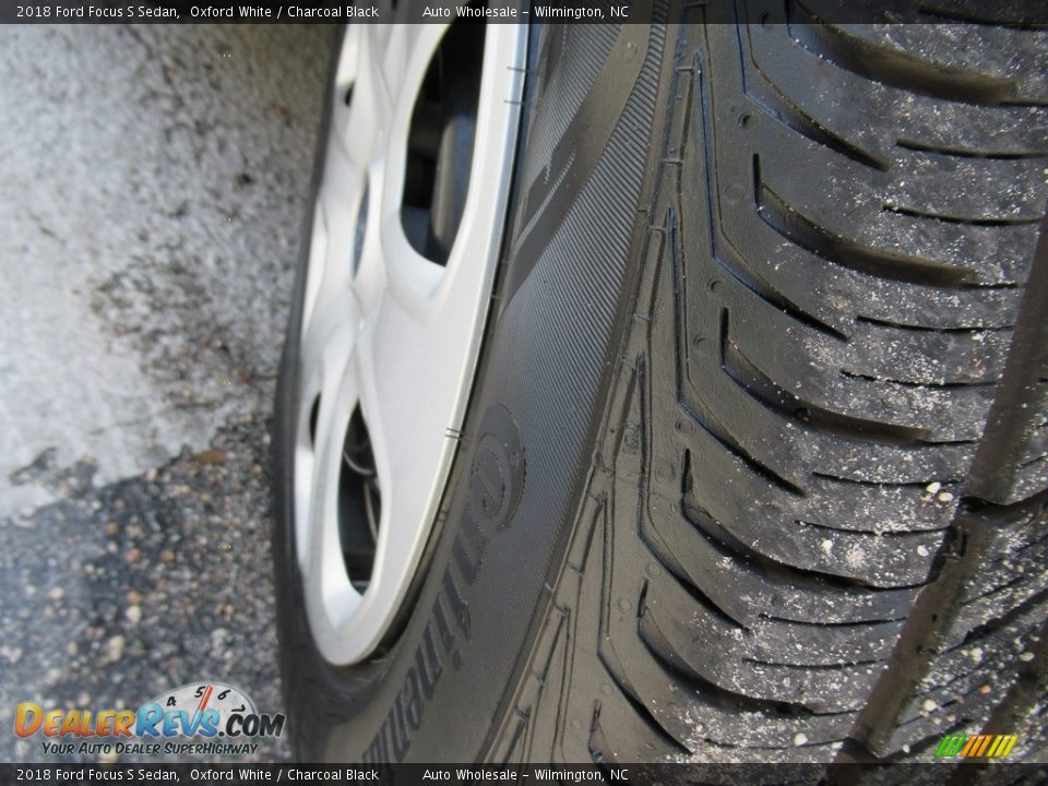 2018 Ford Focus S Sedan Oxford White / Charcoal Black Photo #10