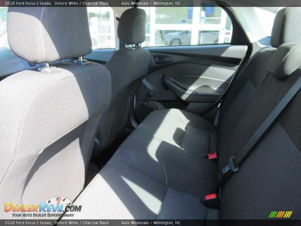 2018 Ford Focus S Sedan Oxford White / Charcoal Black Photo #12
