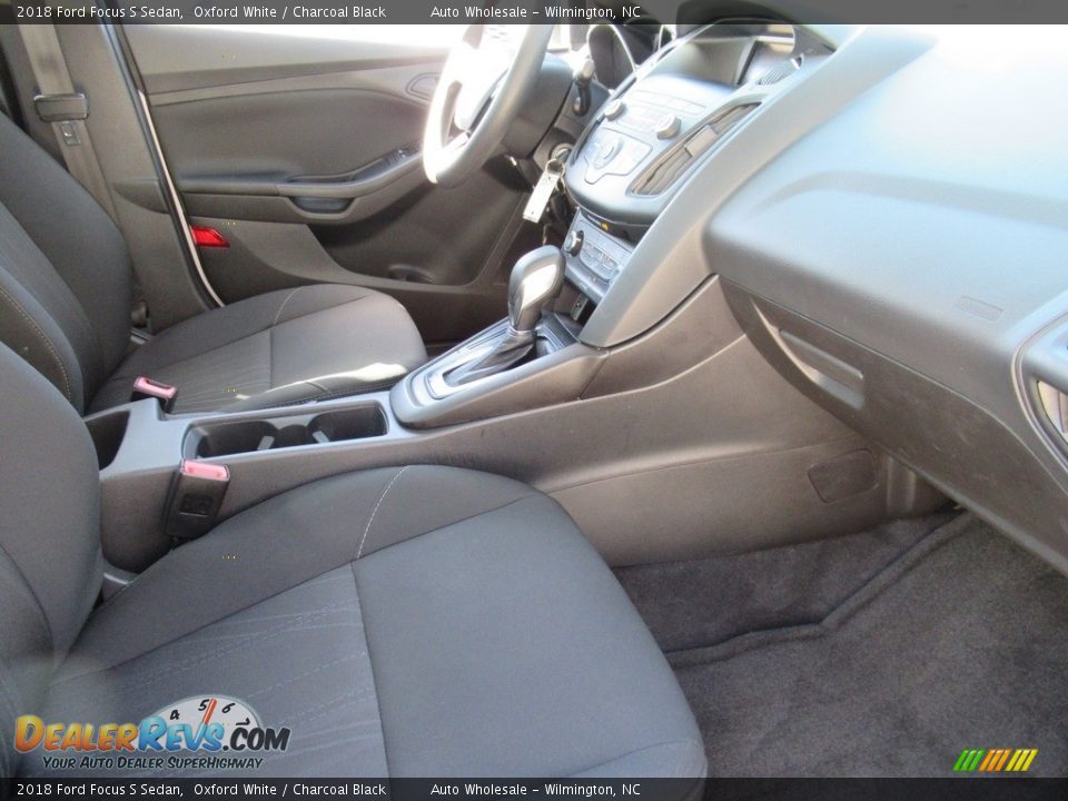 2018 Ford Focus S Sedan Oxford White / Charcoal Black Photo #13