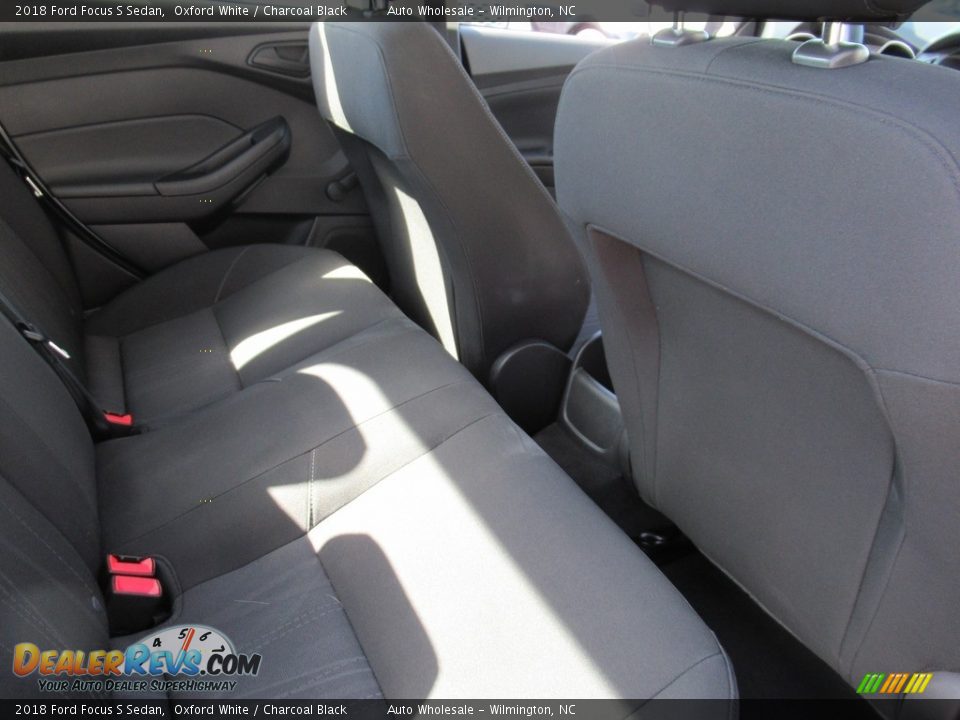 2018 Ford Focus S Sedan Oxford White / Charcoal Black Photo #14