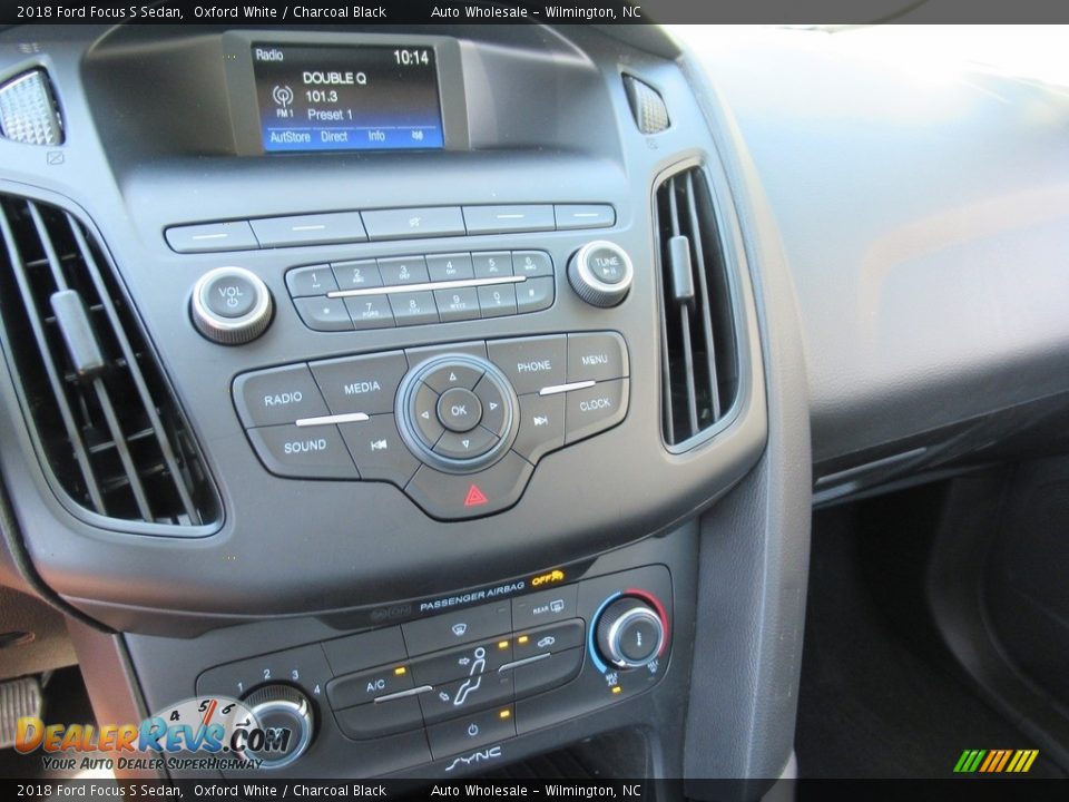 2018 Ford Focus S Sedan Oxford White / Charcoal Black Photo #17