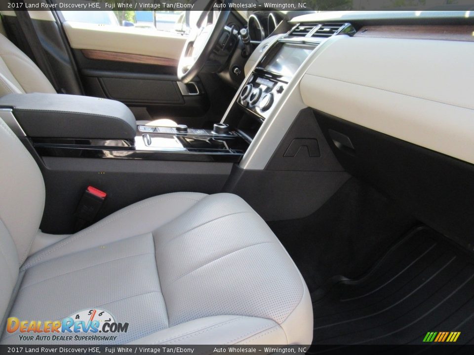 2017 Land Rover Discovery HSE Fuji White / Vintage Tan/Ebony Photo #11