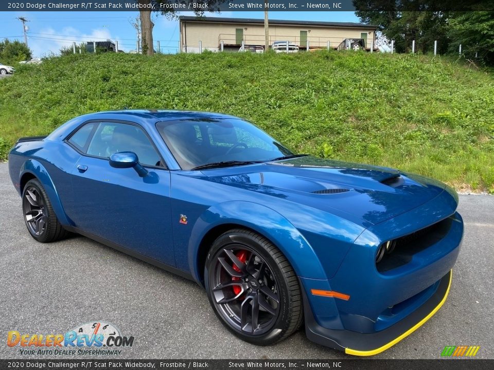 Front 3/4 View of 2020 Dodge Challenger R/T Scat Pack Widebody Photo #4