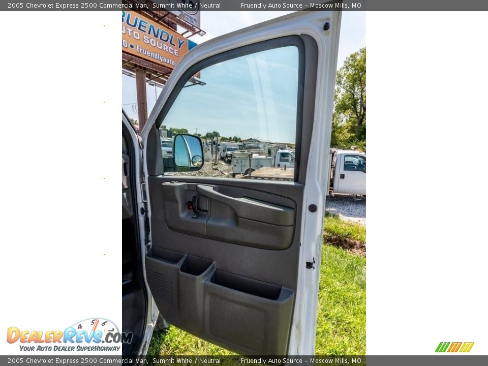 2005 Chevrolet Express 2500 Commercial Van Summit White / Neutral Photo #28