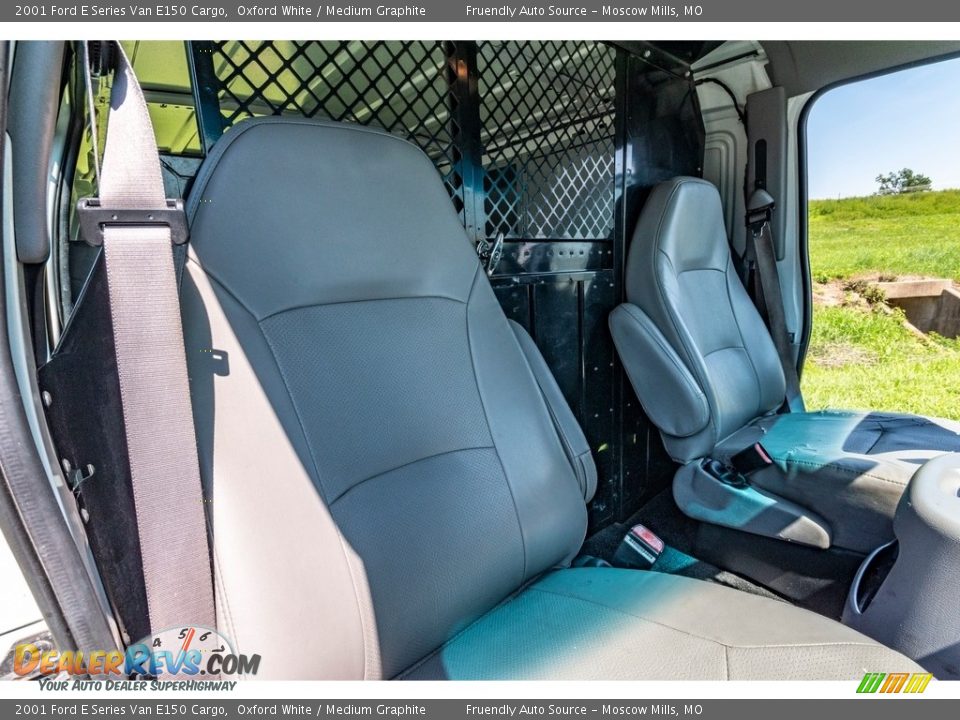 Front Seat of 2001 Ford E Series Van E150 Cargo Photo #31