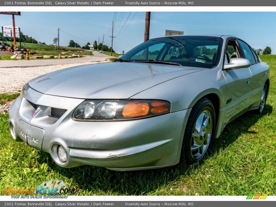 Front 3/4 View of 2001 Pontiac Bonneville SSEi Photo #3