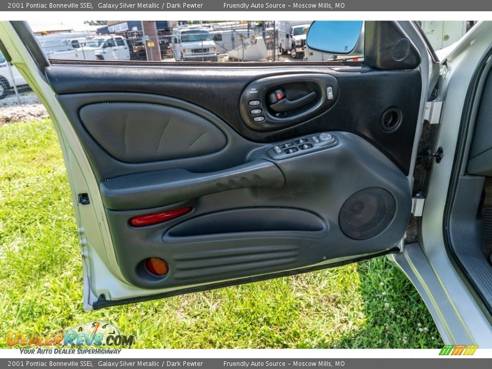 Door Panel of 2001 Pontiac Bonneville SSEi Photo #25