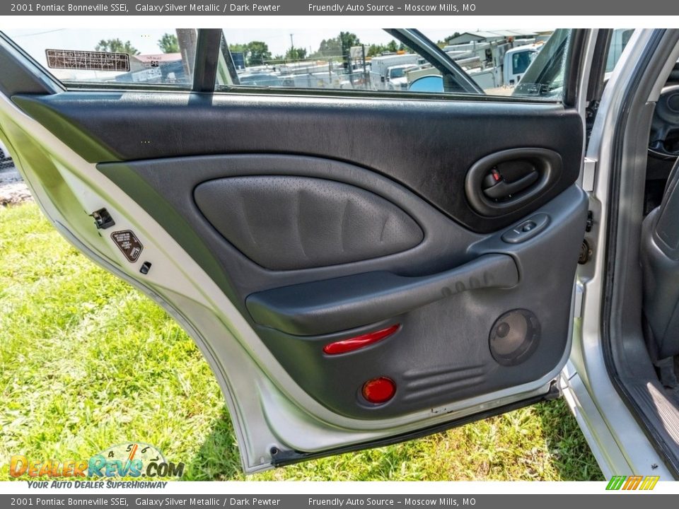 Door Panel of 2001 Pontiac Bonneville SSEi Photo #26