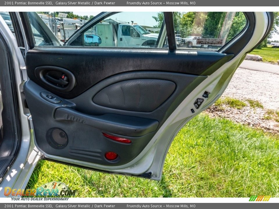 Door Panel of 2001 Pontiac Bonneville SSEi Photo #28