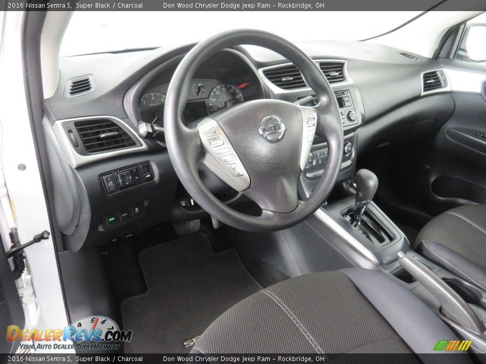 2016 Nissan Sentra S Super Black / Charcoal Photo #29