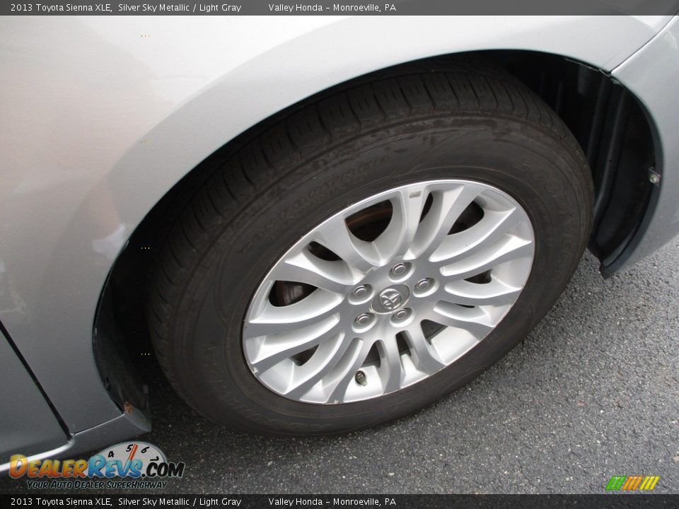 2013 Toyota Sienna XLE Silver Sky Metallic / Light Gray Photo #5