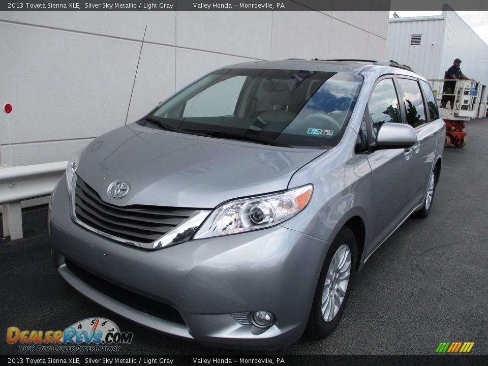 2013 Toyota Sienna XLE Silver Sky Metallic / Light Gray Photo #8