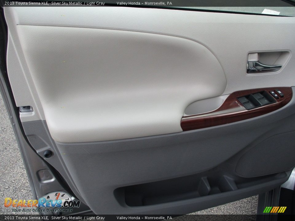 2013 Toyota Sienna XLE Silver Sky Metallic / Light Gray Photo #9