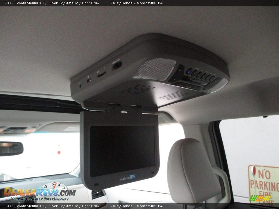 2013 Toyota Sienna XLE Silver Sky Metallic / Light Gray Photo #14
