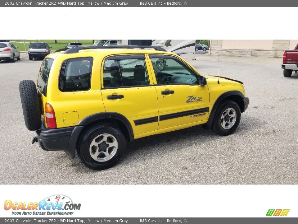 2003 Chevrolet Tracker ZR2 4WD Hard Top Yellow / Medium Gray Photo #6