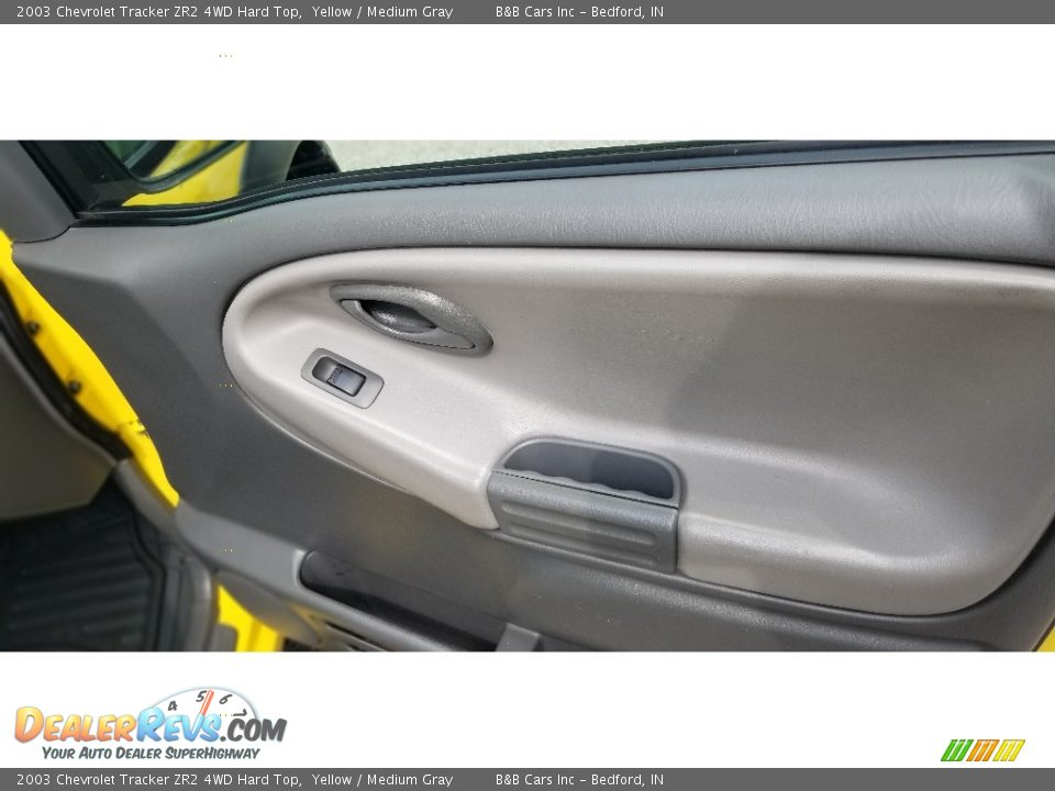 2003 Chevrolet Tracker ZR2 4WD Hard Top Yellow / Medium Gray Photo #20