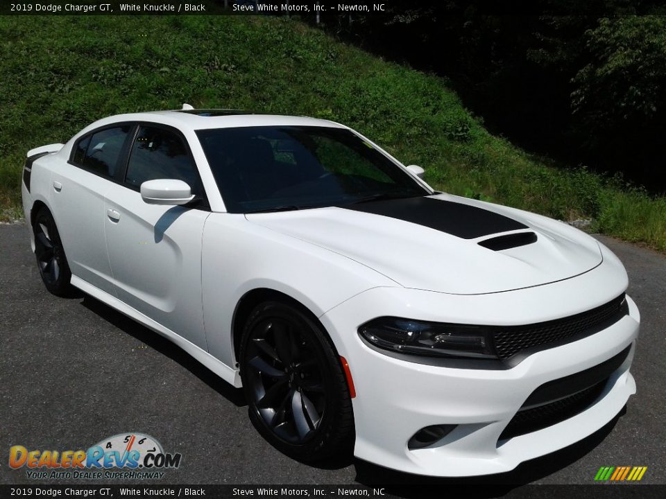Front 3/4 View of 2019 Dodge Charger GT Photo #4