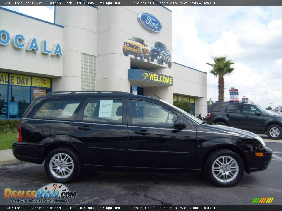 2005 Ford Focus ZXW SES Wagon Pitch Black / Dark Flint/Light Flint Photo #2