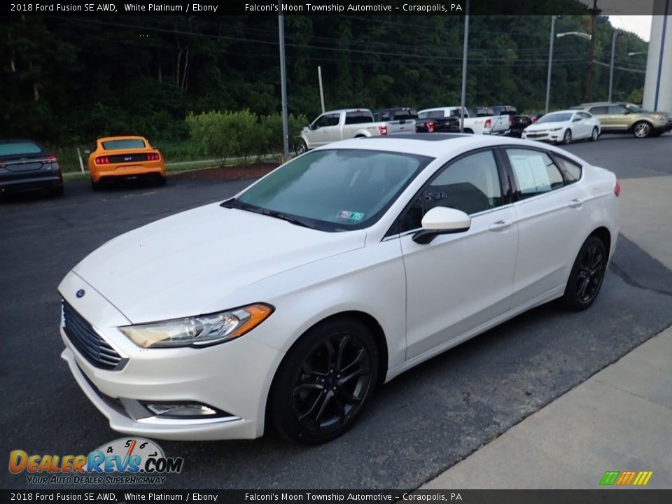 Front 3/4 View of 2018 Ford Fusion SE AWD Photo #7