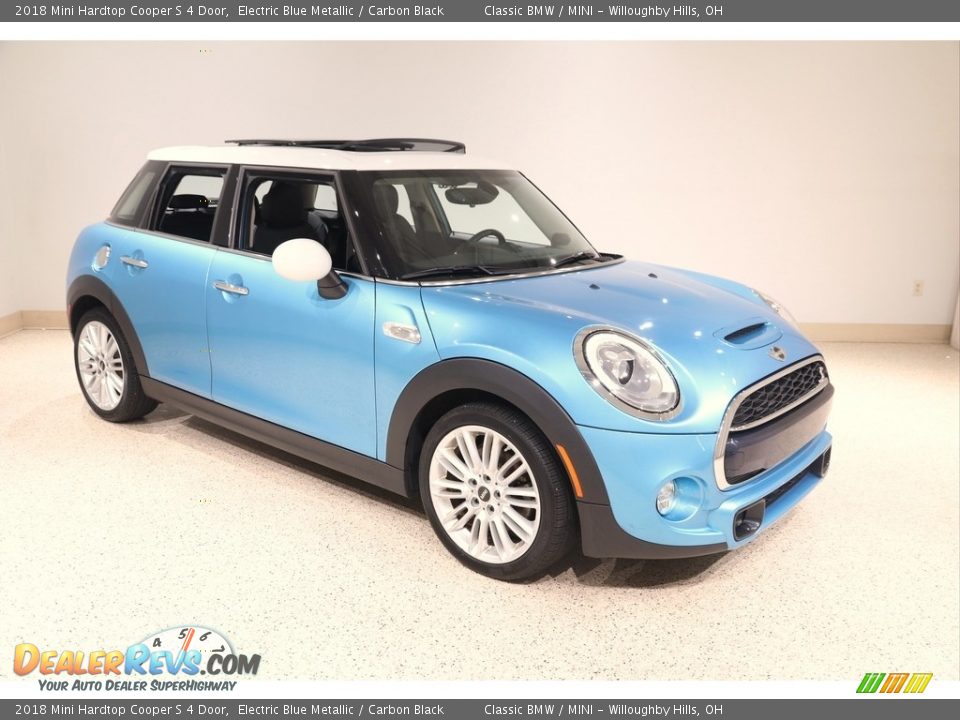 Front 3/4 View of 2018 Mini Hardtop Cooper S 4 Door Photo #1