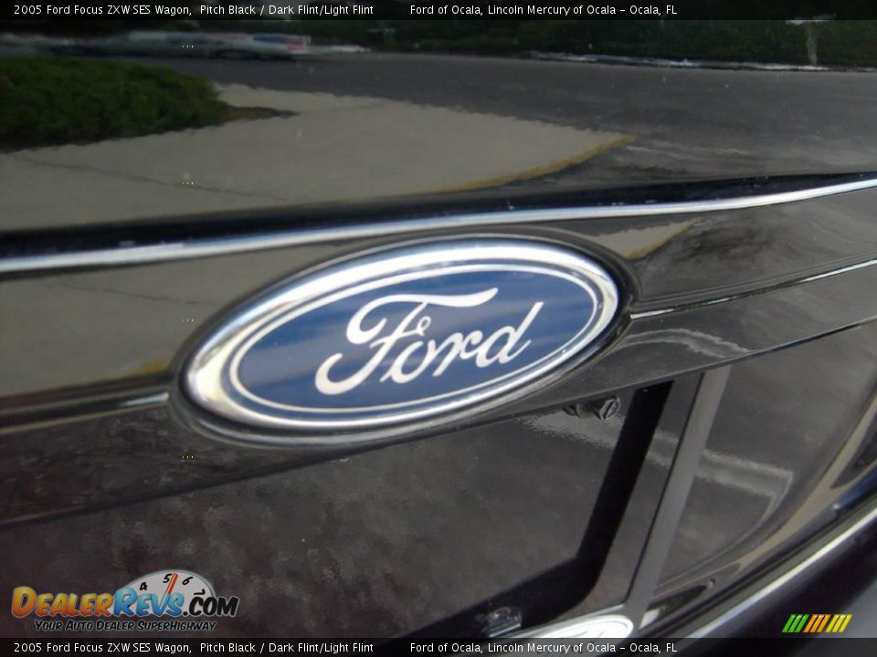 2005 Ford Focus ZXW SES Wagon Pitch Black / Dark Flint/Light Flint Photo #11