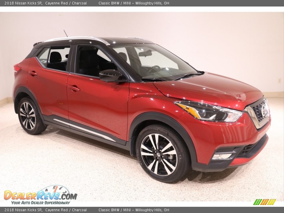 Front 3/4 View of 2018 Nissan Kicks SR Photo #1
