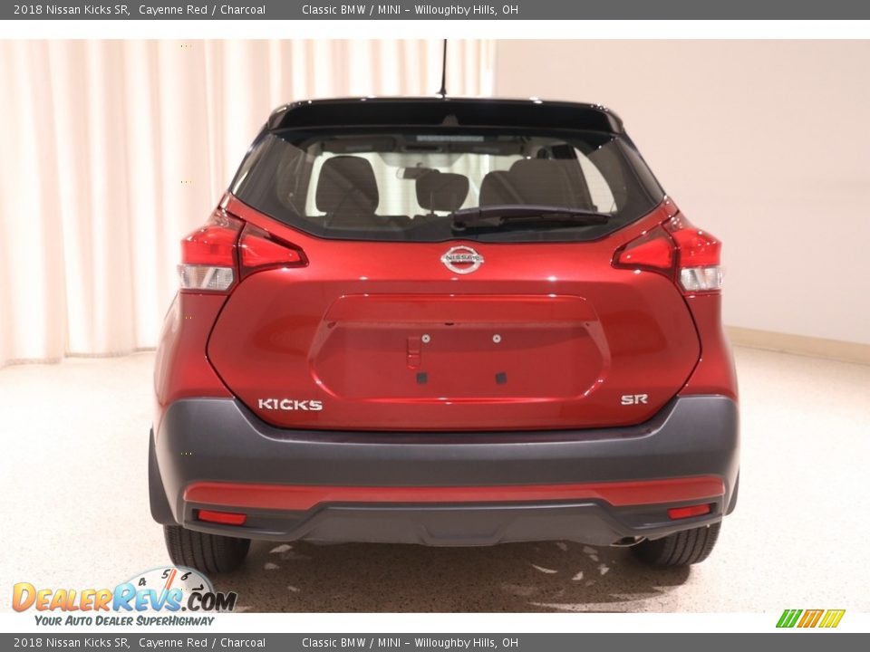 2018 Nissan Kicks SR Cayenne Red / Charcoal Photo #19