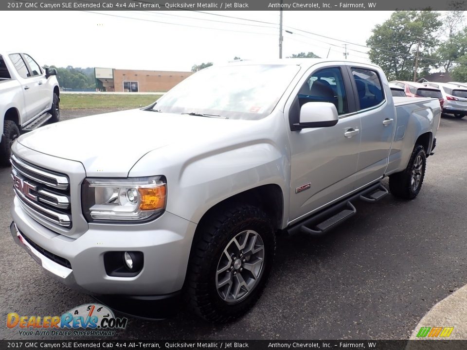 Front 3/4 View of 2017 GMC Canyon SLE Extended Cab 4x4 All-Terrain Photo #6