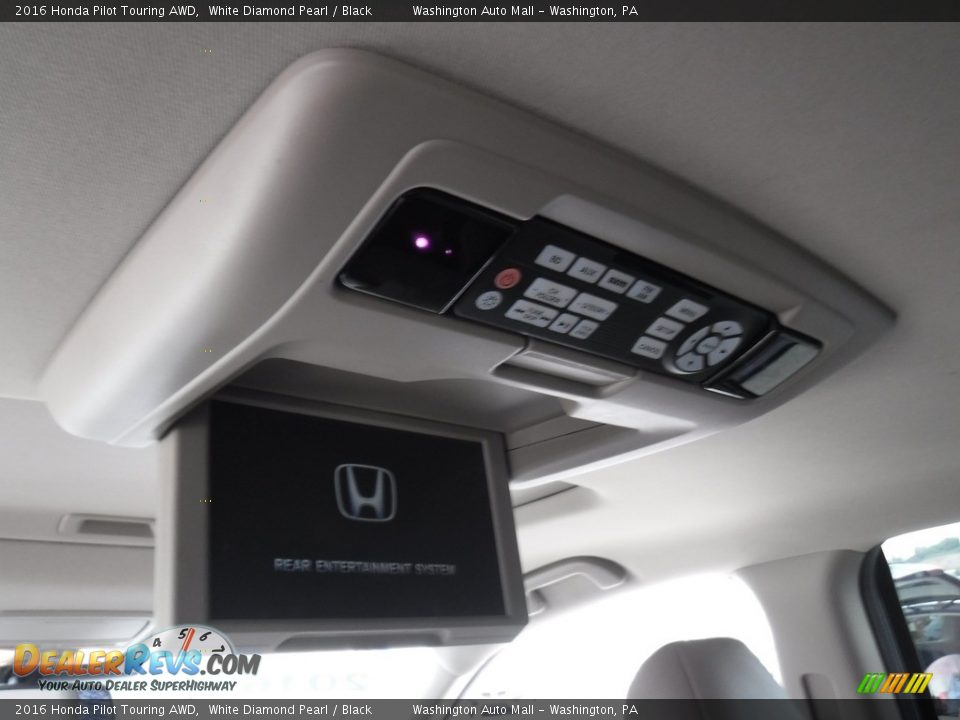 Entertainment System of 2016 Honda Pilot Touring AWD Photo #11