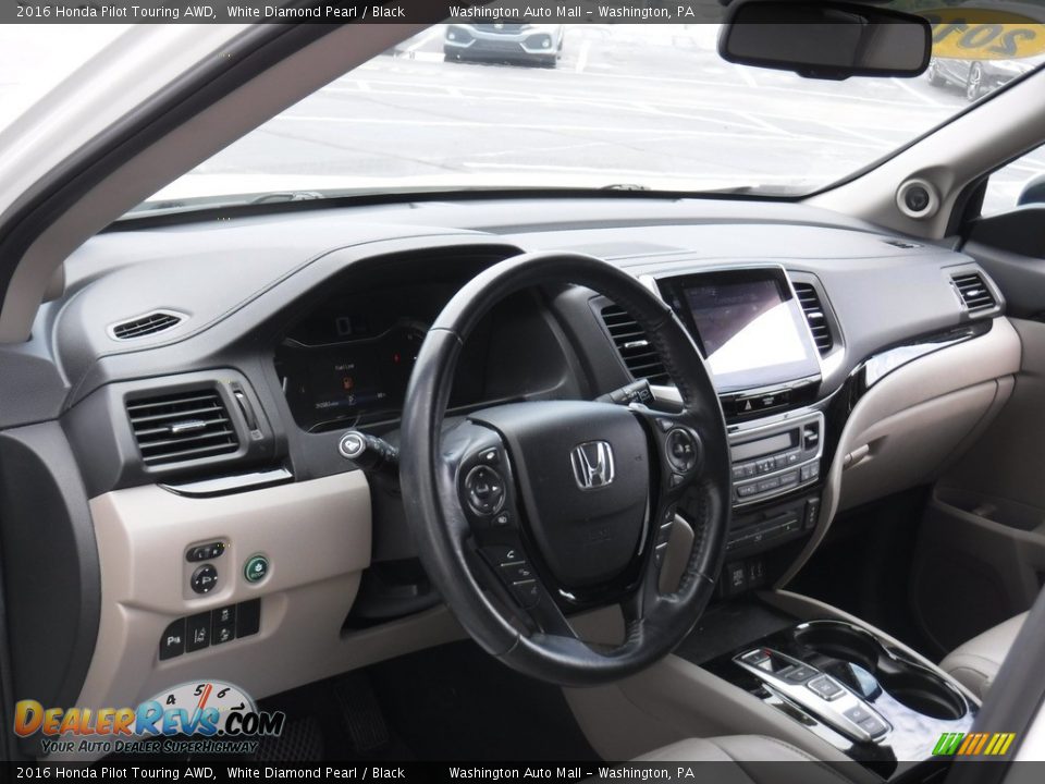 Dashboard of 2016 Honda Pilot Touring AWD Photo #13