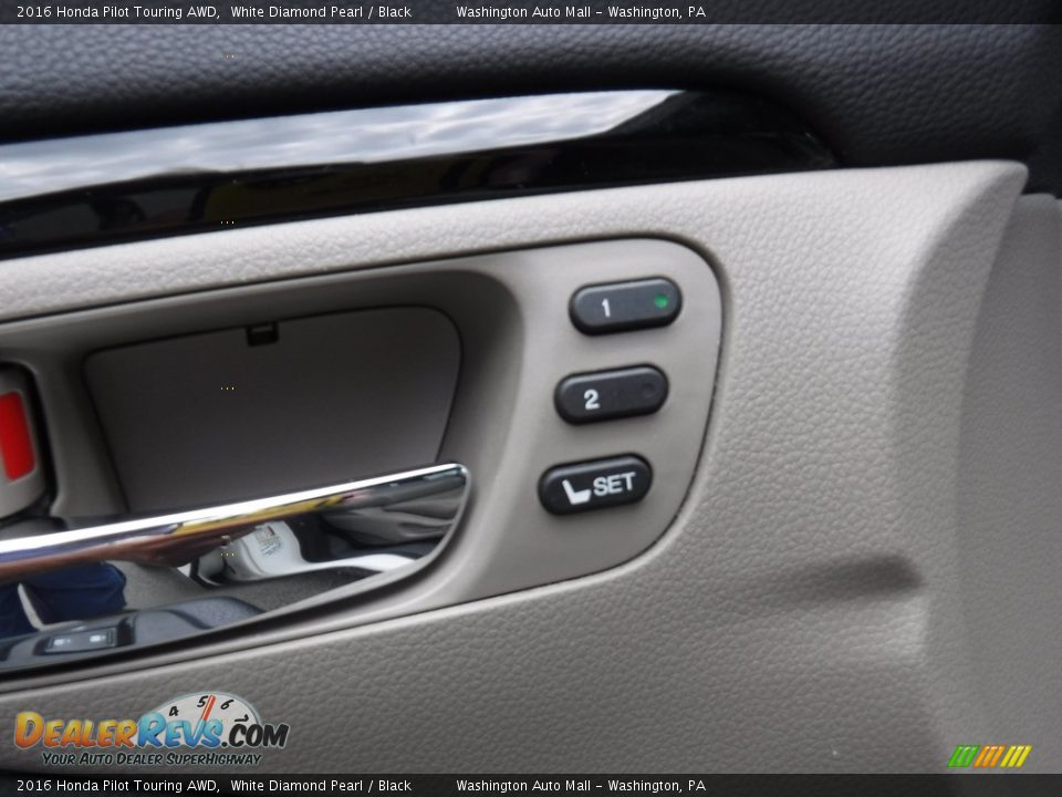 Door Panel of 2016 Honda Pilot Touring AWD Photo #18