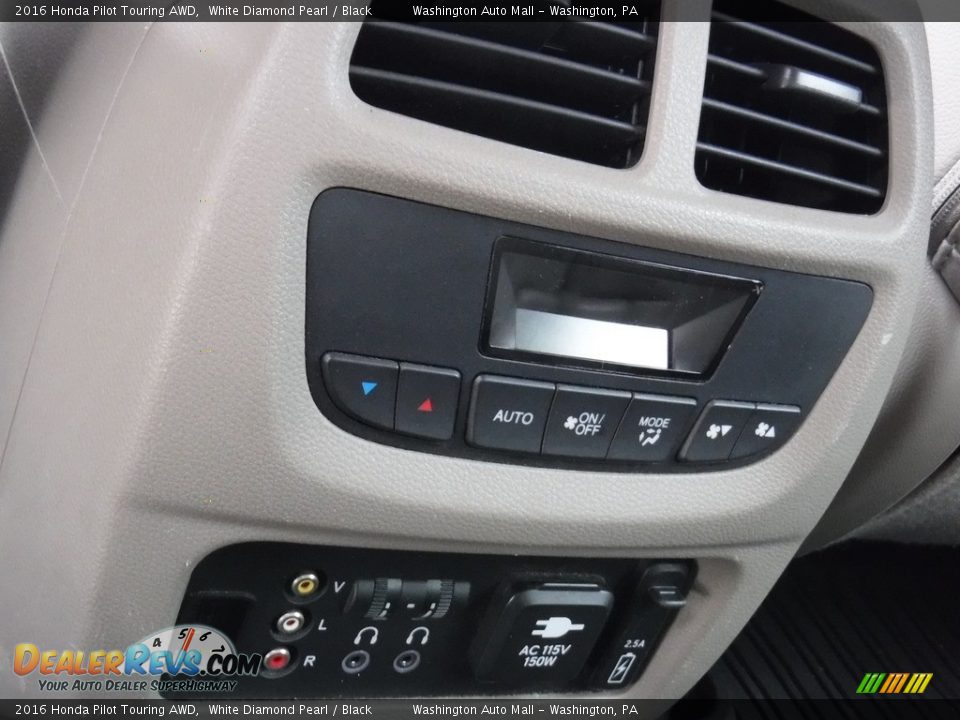 Controls of 2016 Honda Pilot Touring AWD Photo #27