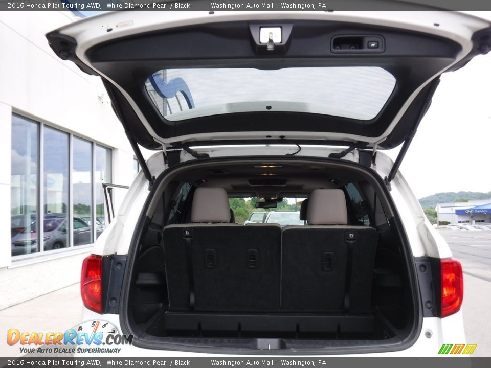 2016 Honda Pilot Touring AWD Trunk Photo #30