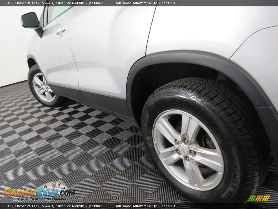 2017 Chevrolet Trax LS AWD Silver Ice Metallic / Jet Black Photo #10