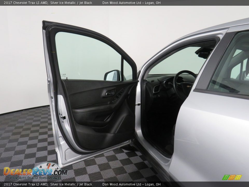 2017 Chevrolet Trax LS AWD Silver Ice Metallic / Jet Black Photo #26