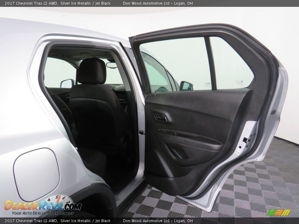 2017 Chevrolet Trax LS AWD Silver Ice Metallic / Jet Black Photo #33