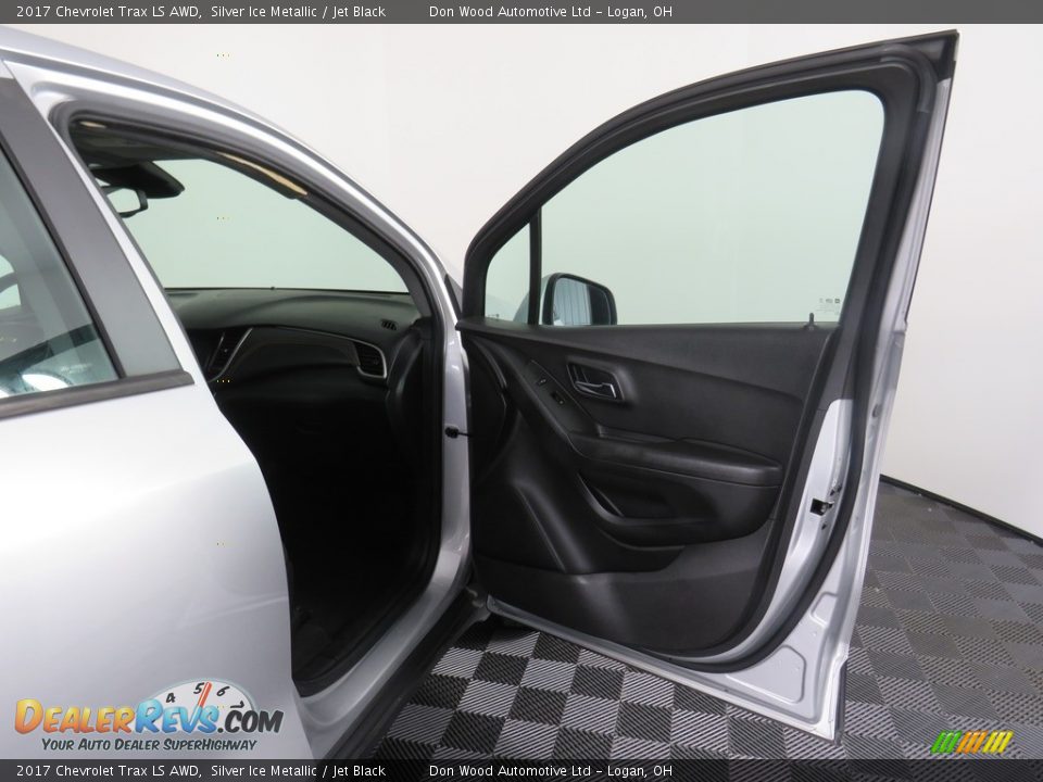2017 Chevrolet Trax LS AWD Silver Ice Metallic / Jet Black Photo #35