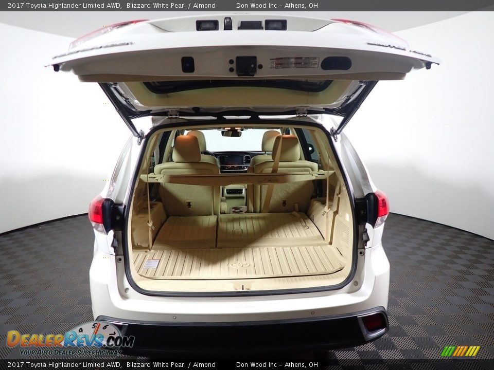2017 Toyota Highlander Limited AWD Blizzard White Pearl / Almond Photo #11