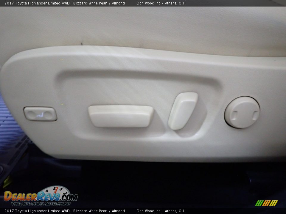 2017 Toyota Highlander Limited AWD Blizzard White Pearl / Almond Photo #23