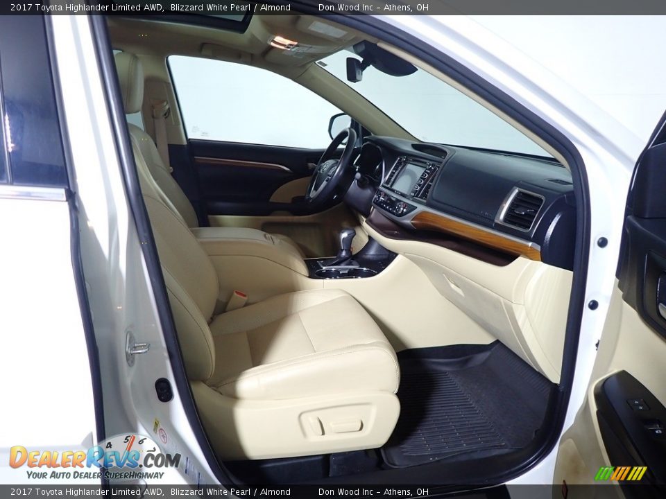 2017 Toyota Highlander Limited AWD Blizzard White Pearl / Almond Photo #25
