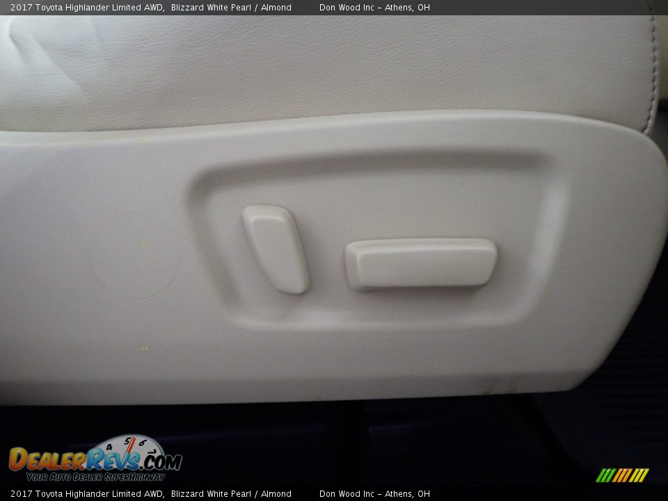2017 Toyota Highlander Limited AWD Blizzard White Pearl / Almond Photo #26