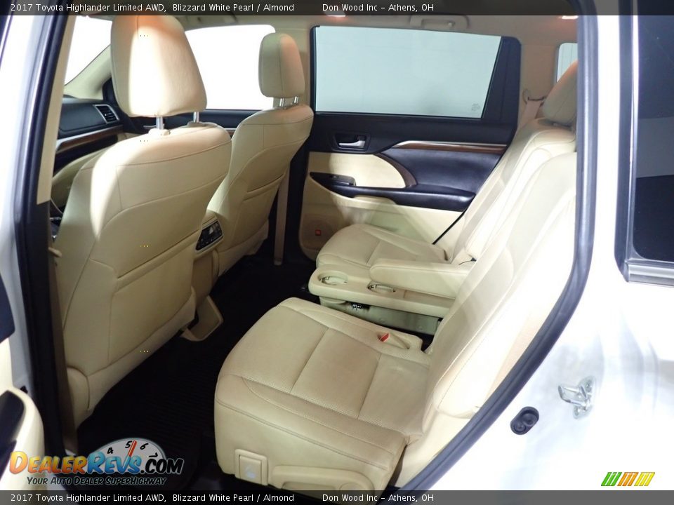 2017 Toyota Highlander Limited AWD Blizzard White Pearl / Almond Photo #30