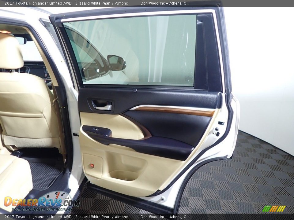 2017 Toyota Highlander Limited AWD Blizzard White Pearl / Almond Photo #31