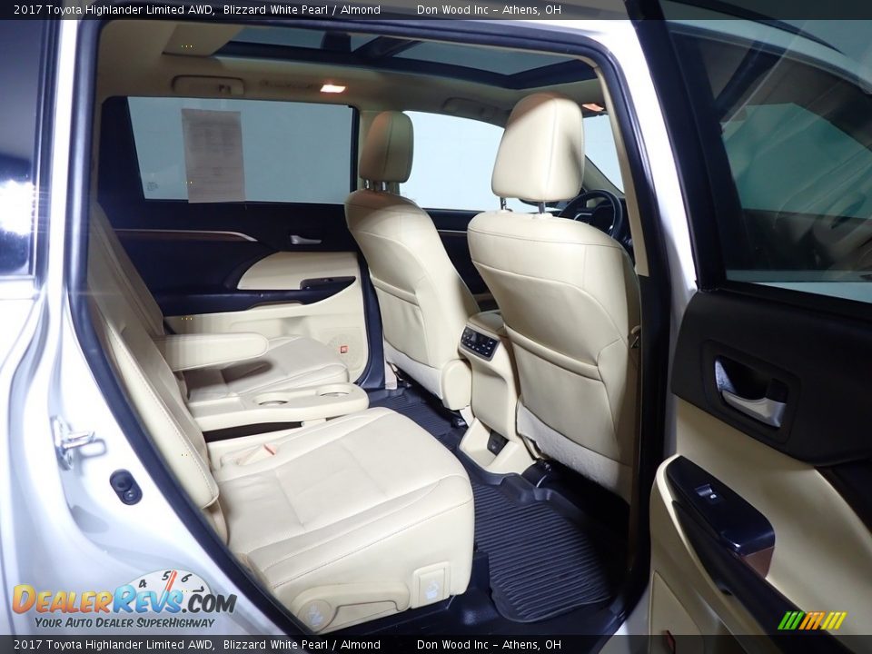 2017 Toyota Highlander Limited AWD Blizzard White Pearl / Almond Photo #32