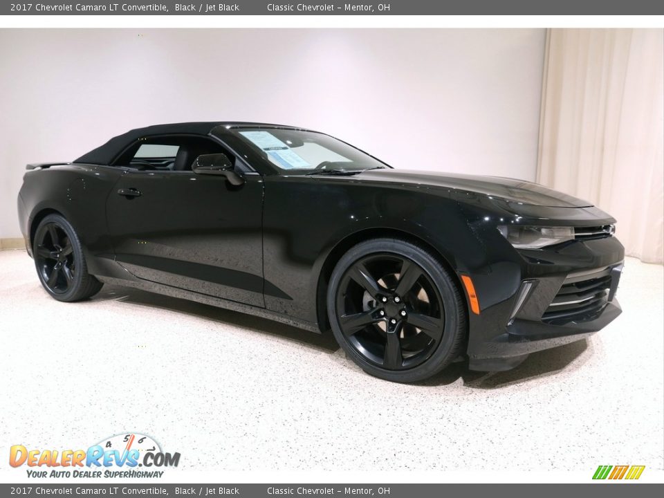 Front 3/4 View of 2017 Chevrolet Camaro LT Convertible Photo #2