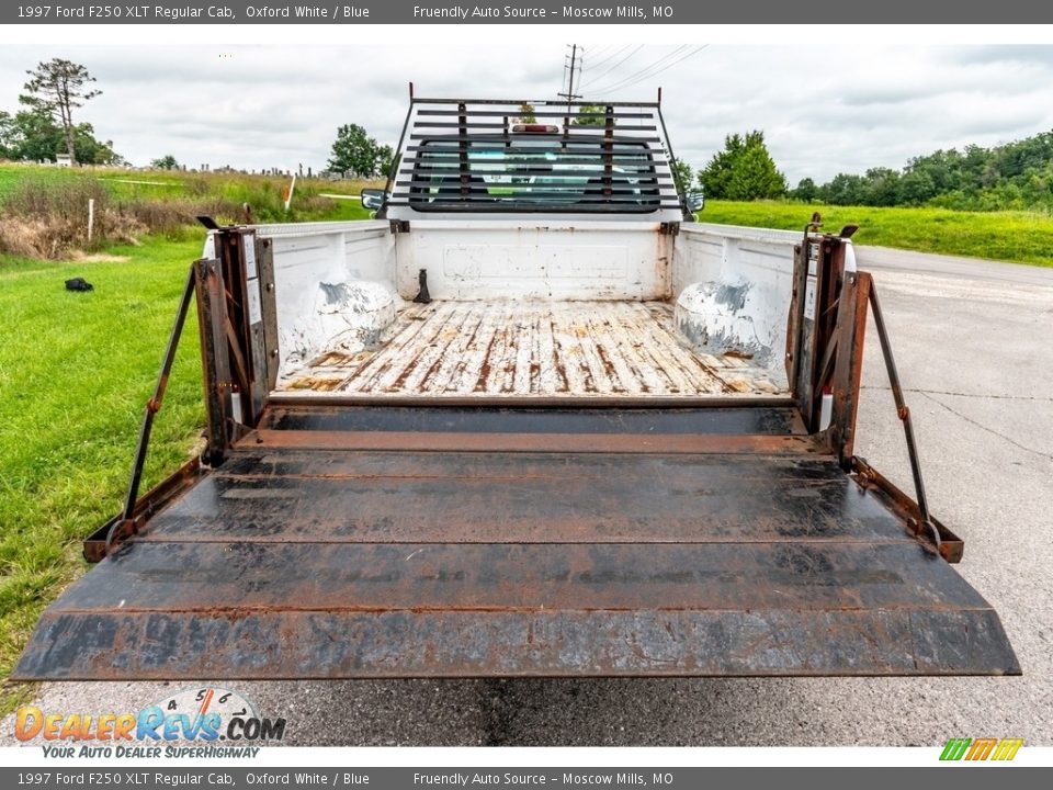 1997 Ford F250 XLT Regular Cab Oxford White / Blue Photo #5