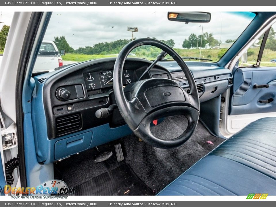 Dashboard of 1997 Ford F250 XLT Regular Cab Photo #19