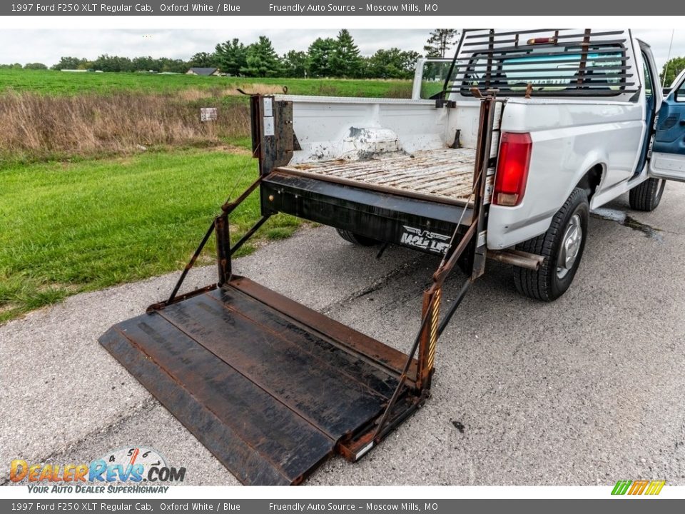 1997 Ford F250 XLT Regular Cab Oxford White / Blue Photo #24