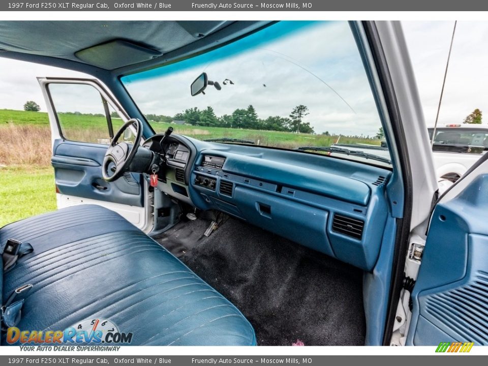 Dashboard of 1997 Ford F250 XLT Regular Cab Photo #27