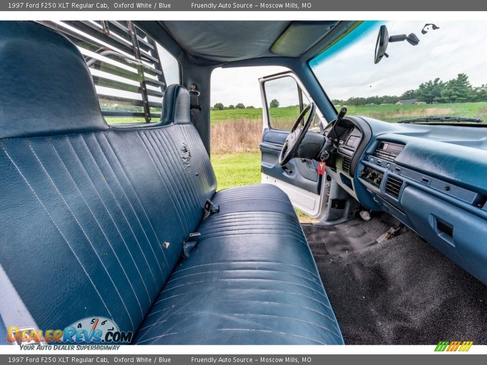 Front Seat of 1997 Ford F250 XLT Regular Cab Photo #28